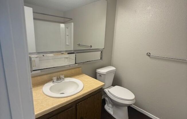 2 beds, 1 bath, 858 sqft, $820, Unit 2703-103