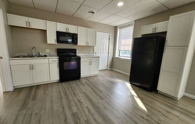 2 beds, 1 bath, $895, Unit UNIT A