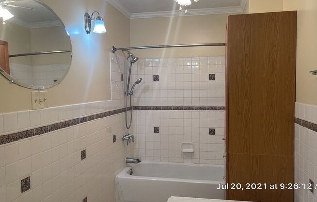 3 beds, 2.5 baths, $1,300