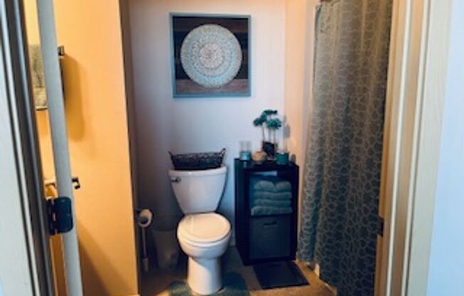 2 beds, 2 baths, 926 sqft, $1,725, Unit 212