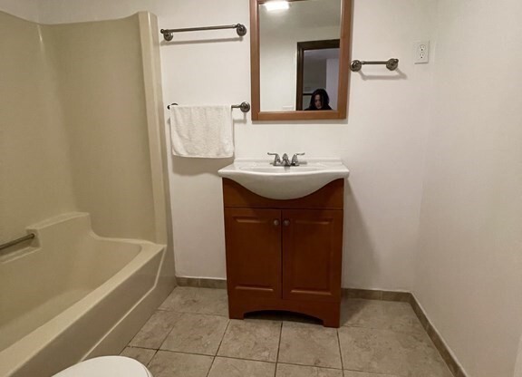 1 bed, 5.5 baths, 750 sqft, $2,100, Unit 1