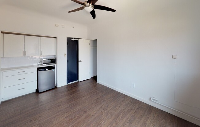 Studio, 1 bath, 160 sqft, $1,225, Unit 331