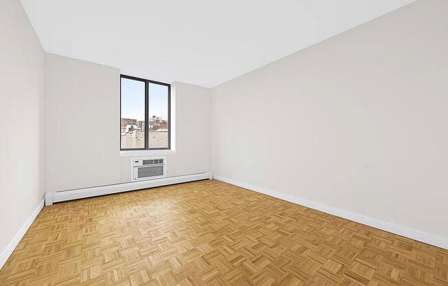 4 W 104 ST