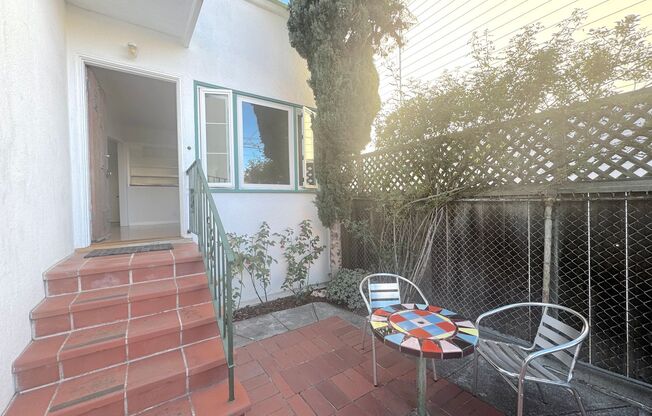 Mission District: Cottage-Like Apartment w/ Private Patio & Garage Parking