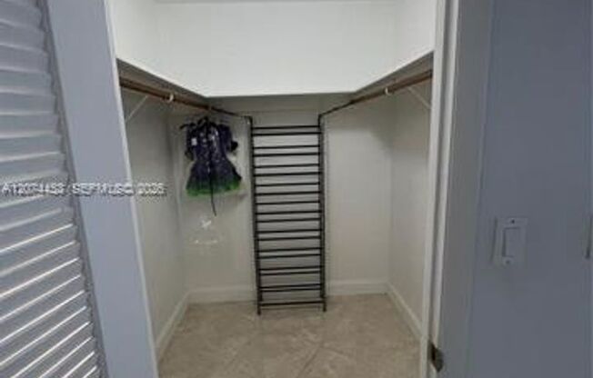 2 beds, 2 baths, $3,550, Unit # 423