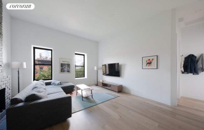 2 LINCOLN PL