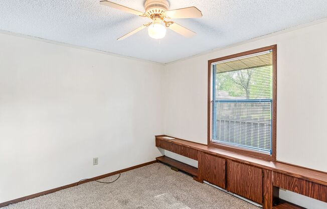 2 beds, 1 bath, 900 sqft, $1,019, Unit 143