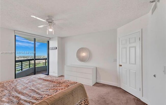 2 beds, 2 baths, $3,500, Unit # 3302
