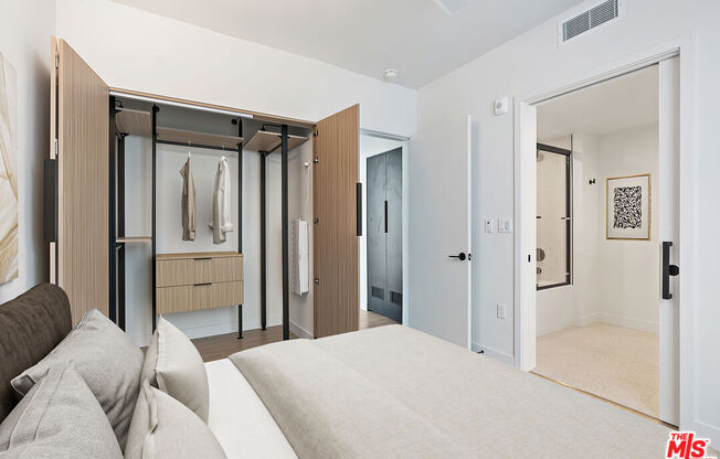 2 beds, 2 baths, 835 sqft, $4,700, Unit 533