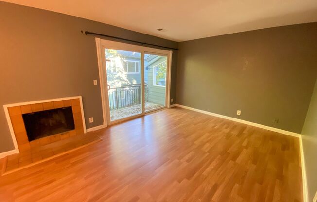 2 beds, 1 bath, $2,595