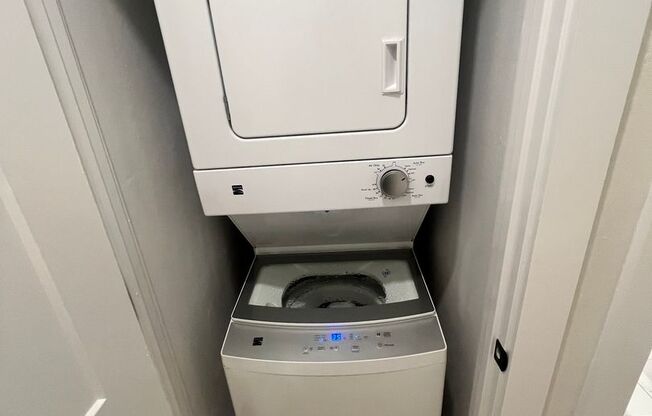 3 beds, 2 baths, 1,200 sqft, $2,599, Unit 1517-01