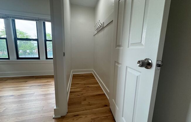 2 beds, 1 bath, 750 sqft, $2,090, Unit 5645 Hobart Street #2