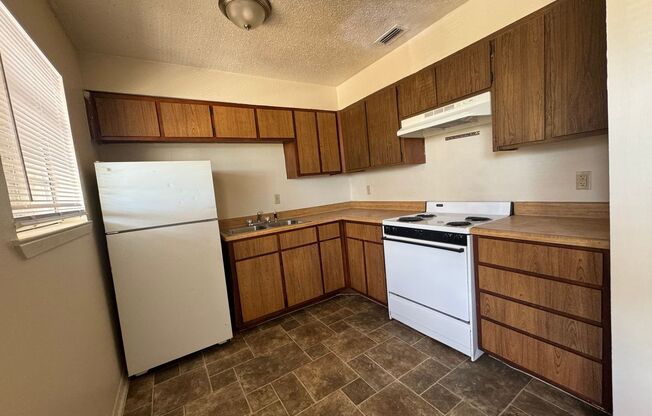 1 bed, 1 bath, $500, Unit Apt 208