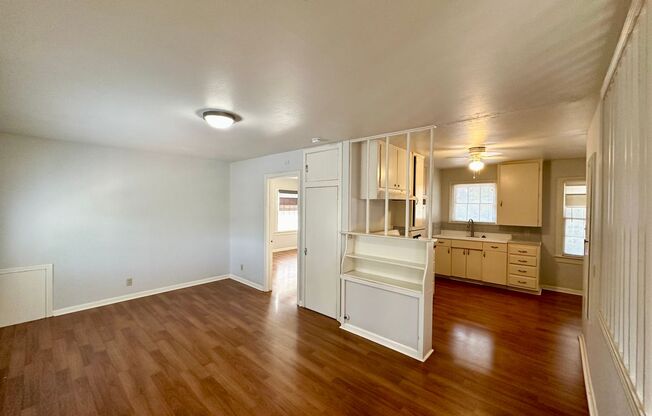 Garage Apartment Walking Distance to SOCO!
