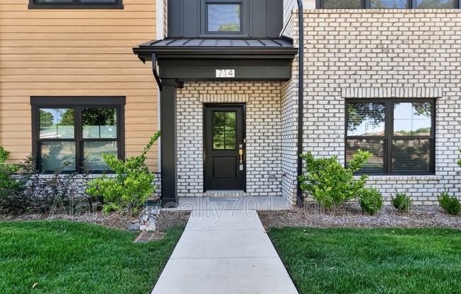 714 FALLING OAK ALY