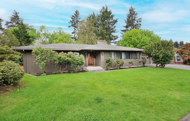 Sprawling Remodeled 3 Bed/3 Bath Mid-Century South Tabor Gem on a Huge Lot!