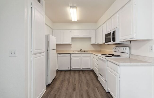 3 beds, 2 baths, $1,595, Unit # 2081