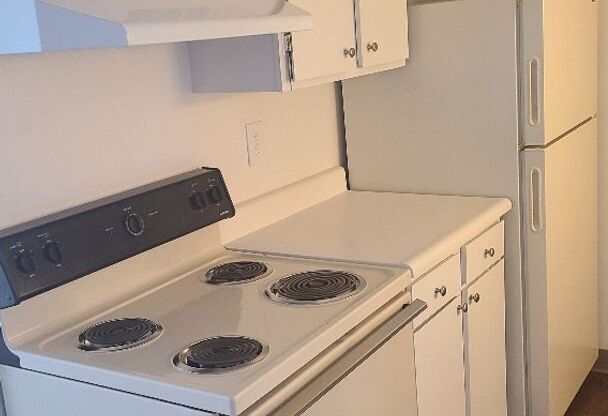 2 beds, 1 bath, 790 sqft, $1,000, Unit 3345 17