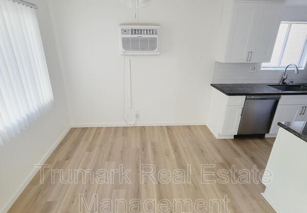 210 W TUJUNGA AVE
