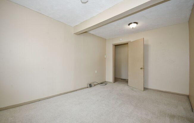 2 beds, 1 bath, $1,200, Unit Unit 1