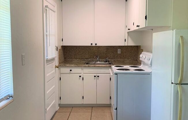 1 bed, 1 bath, $1,350, Unit P187 #12 Pontiac 4-Plex 4943 29th Ave S