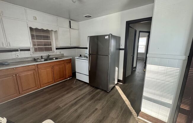 2 beds, 1 bath, $1,000