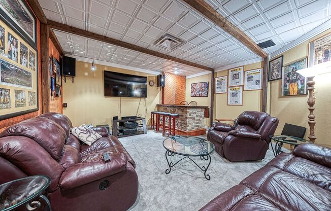 Privacy on 4 Acres -- Enjoy Daily Serenity and Relaxation after the US Open