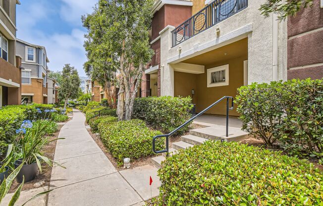 Stylish 3BR Townhome in Prime Central SD – Near Convoy District, Bases & Freeways