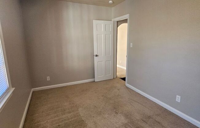 2 beds, 1 bath, $1,000, Unit 1710 Kingston Ave- Apt 1