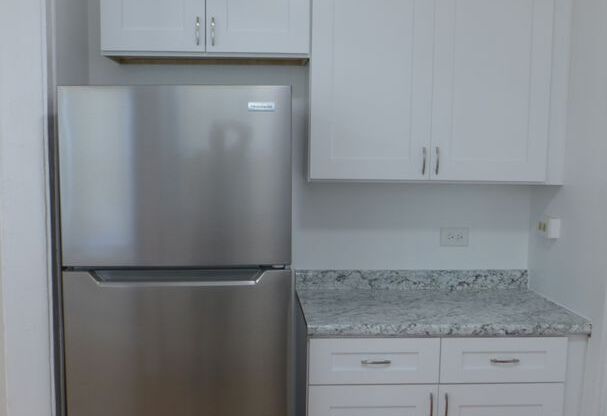 2 beds, 1 bath, $1,595, Unit 2048 Kostner - 3A