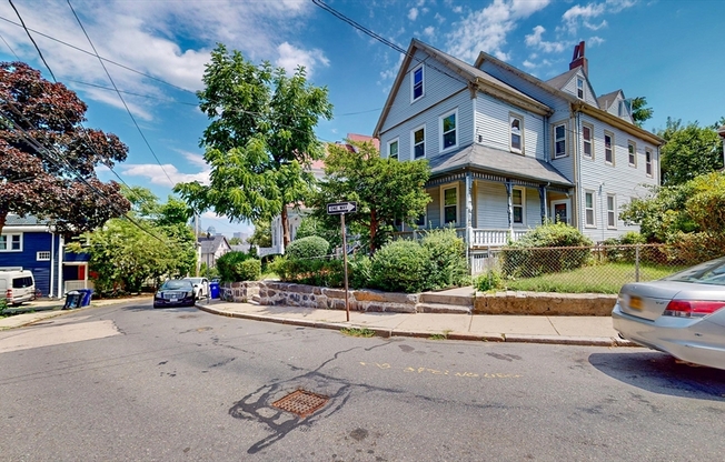 32 THORNTON ST