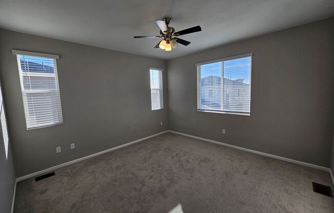 3 beds, 2.5 baths, $2,600, Unit UNIT 1