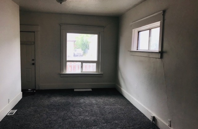 3 beds, 1 bath, $1,200