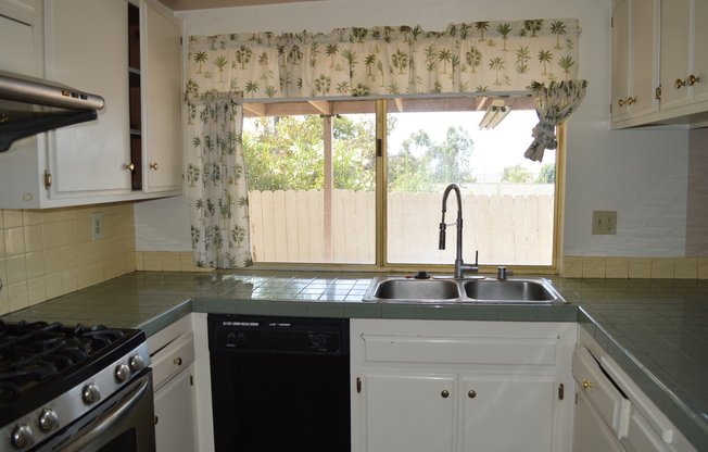 3 beds, 2 baths, $4,000