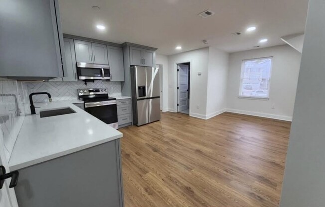 6 HARDING AVE