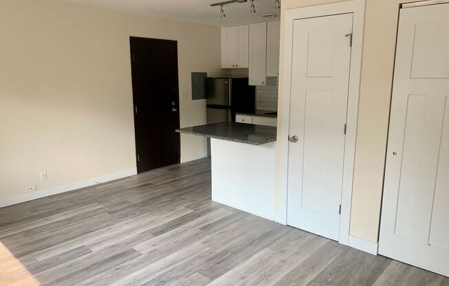 Studio, 1 bath, $725, Unit 14
