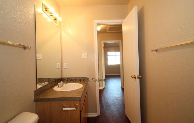 2 beds, 1.5 baths, $850, Unit Unit C