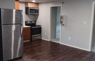 3 beds, 1 bath, $850, Unit Unit E