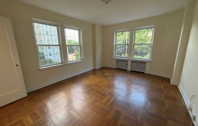 1 bed, 1 bath, 768 sqft, $1,450, Unit Royal York 312