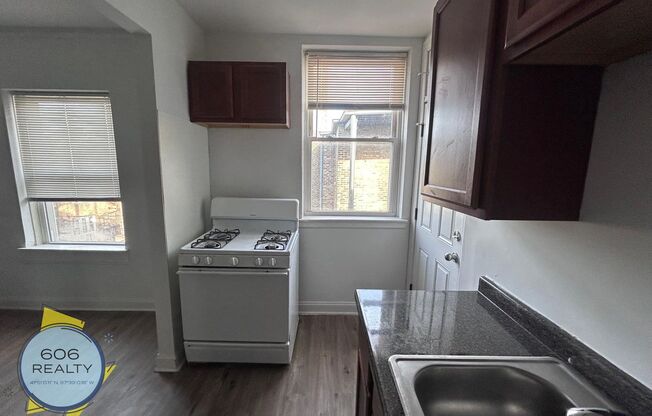 Charming Apartments in Rogers Park!