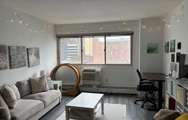 BRIGHT 1 BED 1 BATH in Rittenhouse ALL UTILITIES INCLUDED