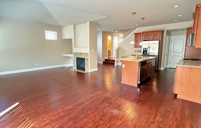 New! 3BD/2.5BTH Modern Townhouse in Greekbrooke II community for Lease!