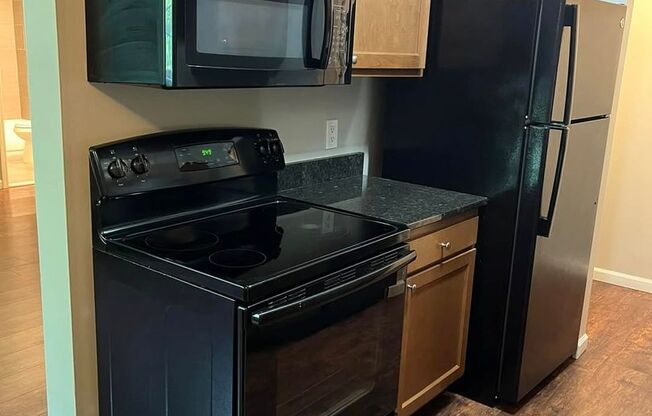 1 bed, 1 bath, 650 sqft, $1,050, Unit 28-101