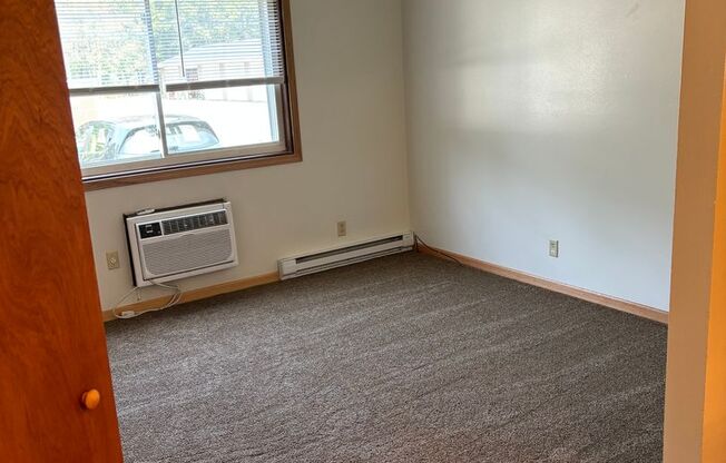 2 beds, 1 bath, $975