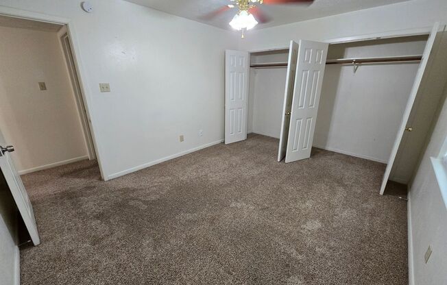 3 beds, 2 baths, $1,100