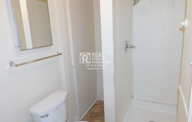 1 bed, 1 bath, $725, Unit 715-B Sevier St.