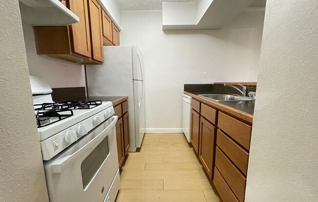 1 bed, 1 bath, 700 sqft, $999, Unit LAW11-311