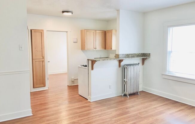 1 bed, 1 bath, 500 sqft, $1,099, Unit 25 - R