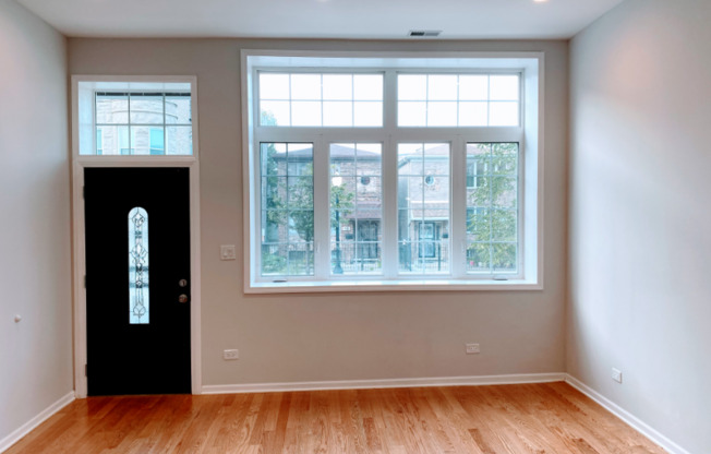 737 W 26 ST