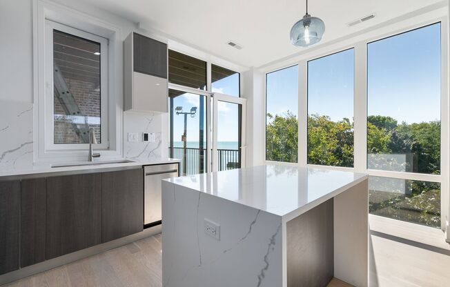 Experience Luxe Living on the Lake